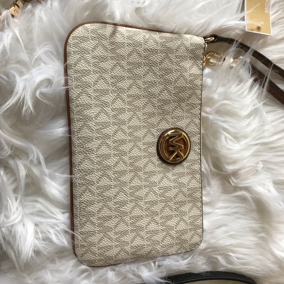 Sale ❗️Michael Kors large wristlet - Picture 7 of 8